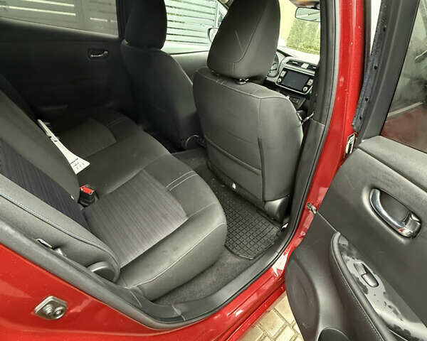 Красный Ниссан Лиф, объемом двигателя 0 л и пробегом 48 тыс. км за 14000 $, фото 9 на Automoto.ua