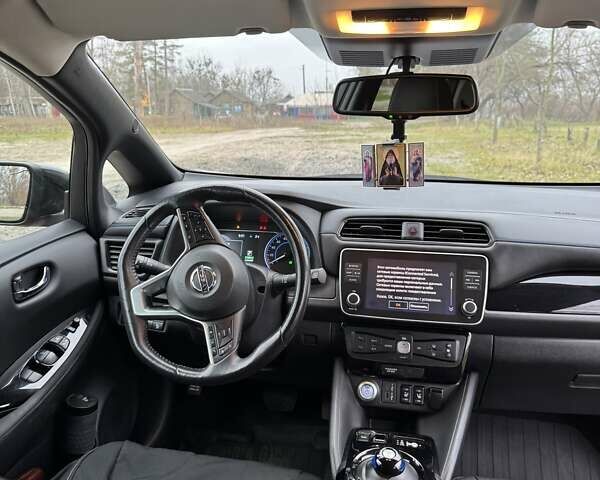 Красный Ниссан Лиф, объемом двигателя 0 л и пробегом 111 тыс. км за 13300 $, фото 1 на Automoto.ua