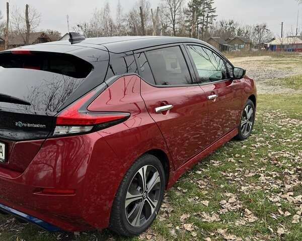 Красный Ниссан Лиф, объемом двигателя 0 л и пробегом 111 тыс. км за 13300 $, фото 3 на Automoto.ua