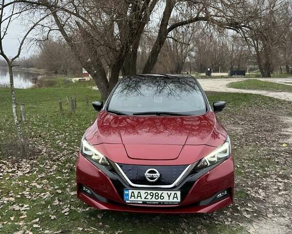 Красный Ниссан Лиф, объемом двигателя 0 л и пробегом 111 тыс. км за 13300 $, фото 16 на Automoto.ua