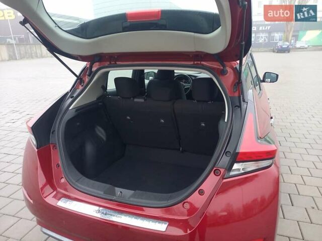 Красный Ниссан Лиф, объемом двигателя 0 л и пробегом 21 тыс. км за 18600 $, фото 26 на Automoto.ua