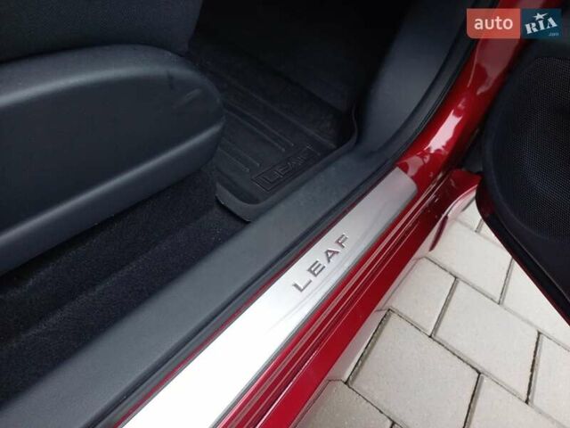 Красный Ниссан Лиф, объемом двигателя 0 л и пробегом 21 тыс. км за 18600 $, фото 23 на Automoto.ua