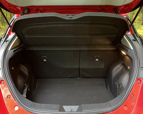 Красный Ниссан Лиф, объемом двигателя 0 л и пробегом 77 тыс. км за 14700 $, фото 12 на Automoto.ua