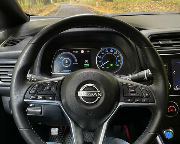 Красный Ниссан Лиф, объемом двигателя 0 л и пробегом 77 тыс. км за 14700 $, фото 16 на Automoto.ua