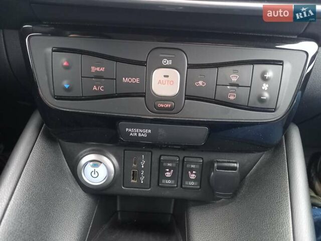 Красный Ниссан Лиф, объемом двигателя 0 л и пробегом 21 тыс. км за 18600 $, фото 50 на Automoto.ua