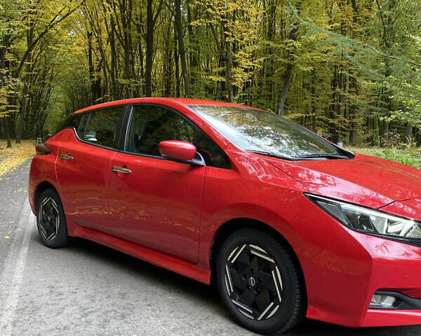 Красный Ниссан Лиф, объемом двигателя 0 л и пробегом 77 тыс. км за 14700 $, фото 1 на Automoto.ua