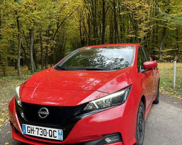 Красный Ниссан Лиф, объемом двигателя 0 л и пробегом 77 тыс. км за 14700 $, фото 5 на Automoto.ua