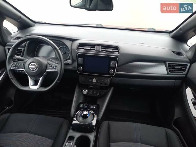 Красный Ниссан Лиф, объемом двигателя 0 л и пробегом 21 тыс. км за 18600 $, фото 21 на Automoto.ua