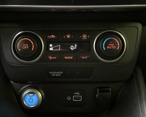 Красный Ниссан Лиф, объемом двигателя 0 л и пробегом 77 тыс. км за 14700 $, фото 18 на Automoto.ua