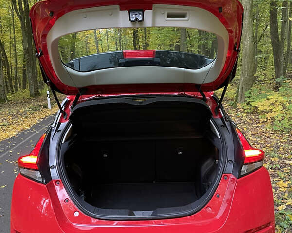 Красный Ниссан Лиф, объемом двигателя 0 л и пробегом 77 тыс. км за 14700 $, фото 11 на Automoto.ua