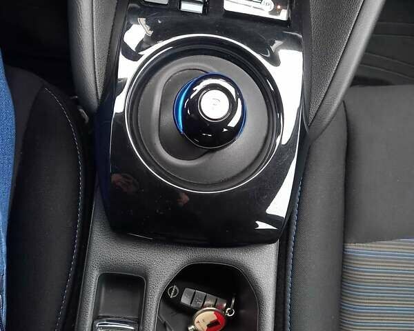 Красный Ниссан Лиф, объемом двигателя 0 л и пробегом 21 тыс. км за 18600 $, фото 35 на Automoto.ua