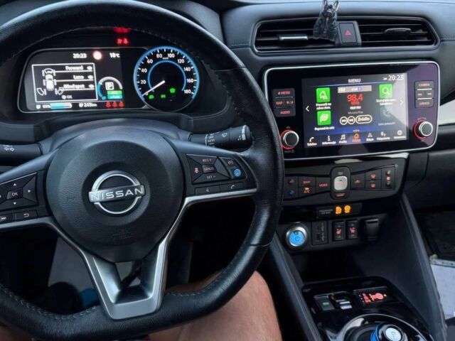 Красный Ниссан Лиф, объемом двигателя 0 л и пробегом 30 тыс. км за 7800 $, фото 10 на Automoto.ua