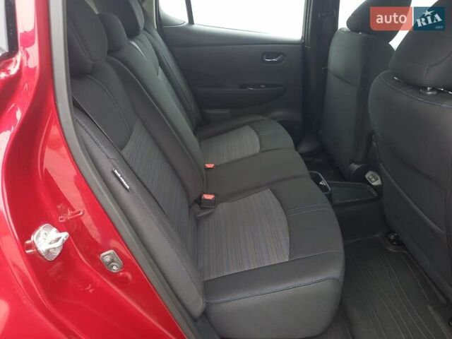 Красный Ниссан Лиф, объемом двигателя 0 л и пробегом 21 тыс. км за 18600 $, фото 17 на Automoto.ua