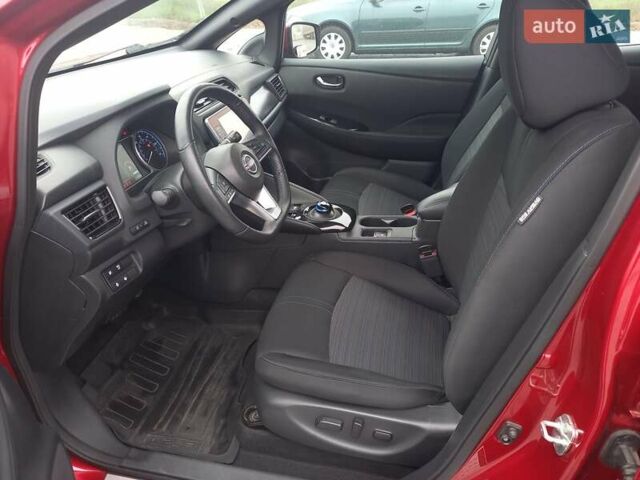 Красный Ниссан Лиф, объемом двигателя 0 л и пробегом 21 тыс. км за 18600 $, фото 30 на Automoto.ua