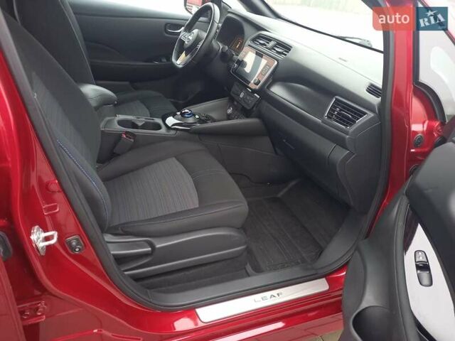 Красный Ниссан Лиф, объемом двигателя 0 л и пробегом 21 тыс. км за 18600 $, фото 22 на Automoto.ua