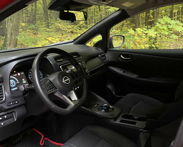 Красный Ниссан Лиф, объемом двигателя 0 л и пробегом 77 тыс. км за 14700 $, фото 15 на Automoto.ua