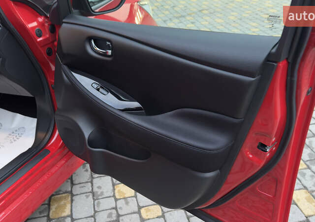 Червоний Ніссан Ліф, об'ємом двигуна 0 л та пробігом 89 тис. км за 16355 $, фото 52 на Automoto.ua