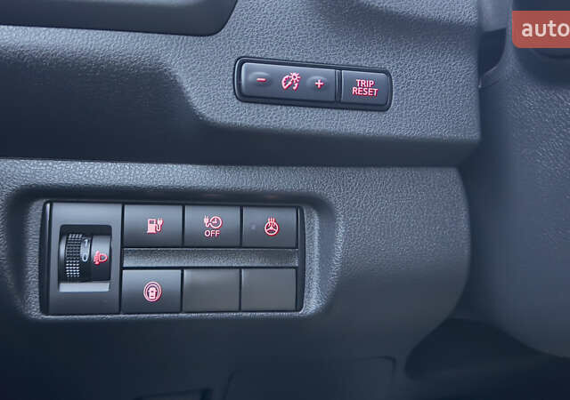 Червоний Ніссан Ліф, об'ємом двигуна 0 л та пробігом 89 тис. км за 16355 $, фото 81 на Automoto.ua