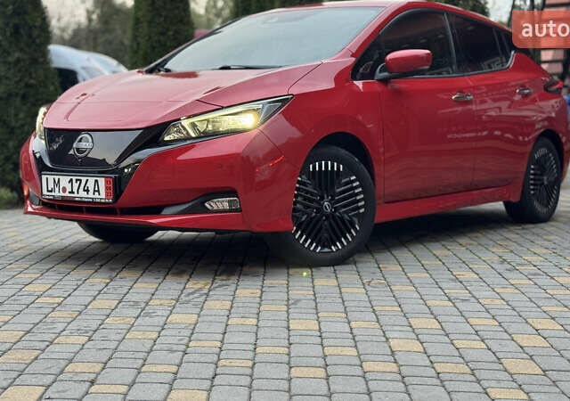 Червоний Ніссан Ліф, об'ємом двигуна 0 л та пробігом 89 тис. км за 16355 $, фото 2 на Automoto.ua