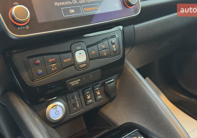 Червоний Ніссан Ліф, об'ємом двигуна 0 л та пробігом 89 тис. км за 16355 $, фото 30 на Automoto.ua