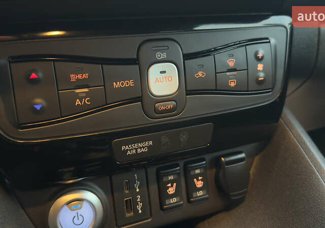 Червоний Ніссан Ліф, об'ємом двигуна 0 л та пробігом 89 тис. км за 16355 $, фото 38 на Automoto.ua