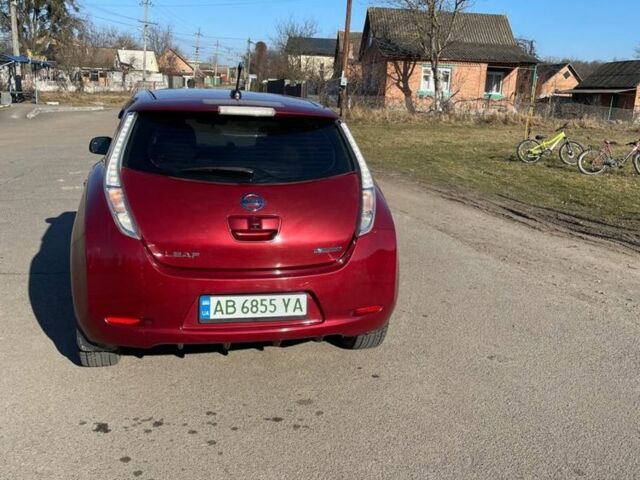 Красный Ниссан Лиф, объемом двигателя 0 л и пробегом 94 тыс. км за 5500 $, фото 1 на Automoto.ua