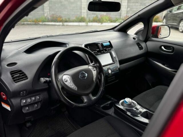 Красный Ниссан Лиф, объемом двигателя 0 л и пробегом 140 тыс. км за 5200 $, фото 7 на Automoto.ua