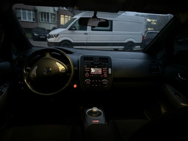 Червоний Ніссан Ліф, об'ємом двигуна 0 л та пробігом 150 тис. км за 3999 $, фото 6 на Automoto.ua