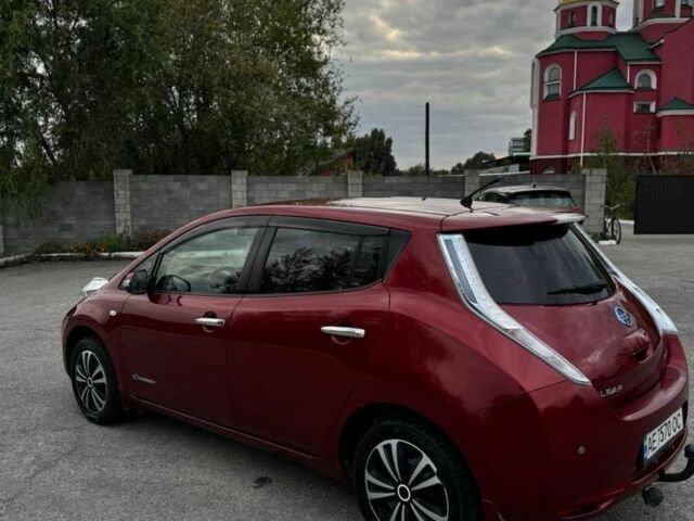 Красный Ниссан Лиф, объемом двигателя 0 л и пробегом 140 тыс. км за 5200 $, фото 5 на Automoto.ua