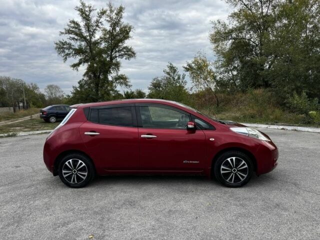 Красный Ниссан Лиф, объемом двигателя 0 л и пробегом 140 тыс. км за 5200 $, фото 3 на Automoto.ua