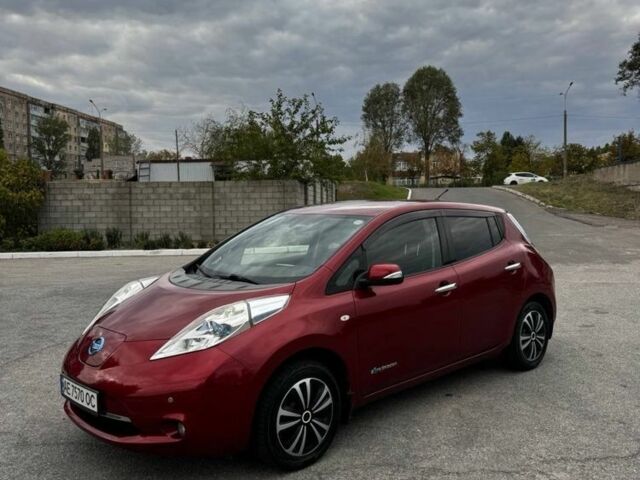 Красный Ниссан Лиф, объемом двигателя 0 л и пробегом 140 тыс. км за 5200 $, фото 2 на Automoto.ua