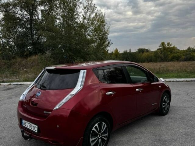 Красный Ниссан Лиф, объемом двигателя 0 л и пробегом 140 тыс. км за 5200 $, фото 4 на Automoto.ua