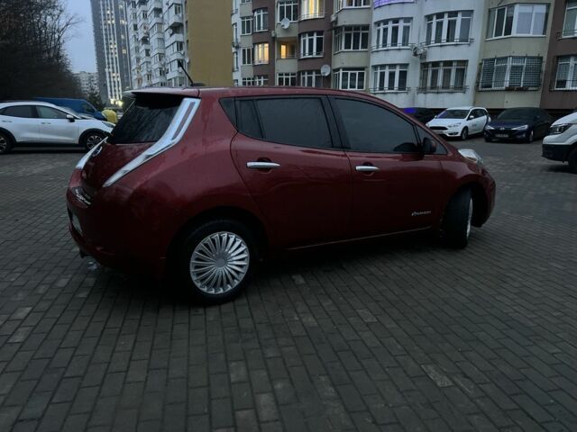 Червоний Ніссан Ліф, об'ємом двигуна 0 л та пробігом 150 тис. км за 3999 $, фото 2 на Automoto.ua