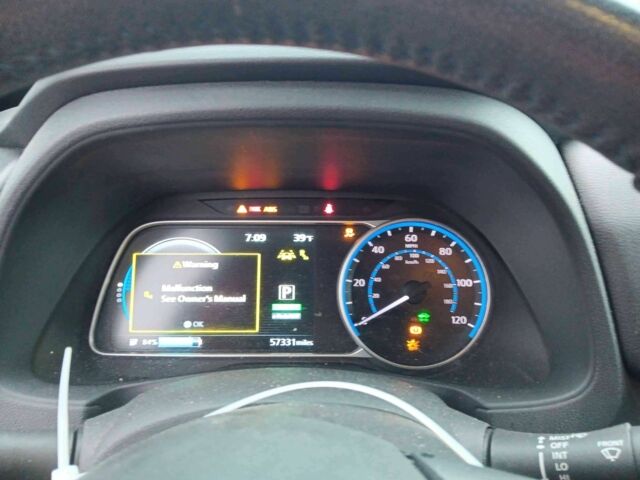 Красный Ниссан Лиф, объемом двигателя 0 л и пробегом 92 тыс. км за 12250 $, фото 6 на Automoto.ua