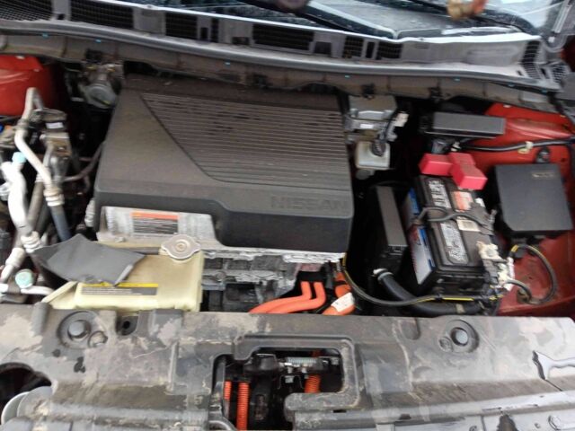 Красный Ниссан Лиф, объемом двигателя 0 л и пробегом 92 тыс. км за 12250 $, фото 8 на Automoto.ua