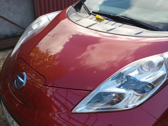 Ниссан Лиф 2011 в Львове на Automoto.ua Красный Ниссан Лиф, объемом двигателя 0 л и пробегом 85 тыс. км за 6200 $, фото 1 на Automoto.ua