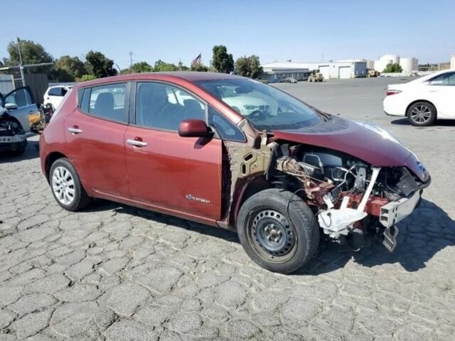 Красный Ниссан Лиф, объемом двигателя 0 л и пробегом 83 тыс. км за 4400 $, фото 2 на Automoto.ua