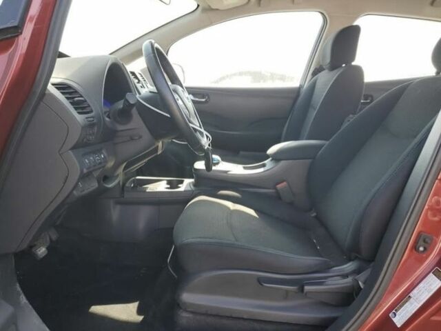 Красный Ниссан Лиф, объемом двигателя 0 л и пробегом 83 тыс. км за 4400 $, фото 5 на Automoto.ua