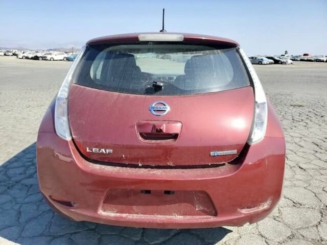 Красный Ниссан Лиф, объемом двигателя 0 л и пробегом 83 тыс. км за 4400 $, фото 4 на Automoto.ua