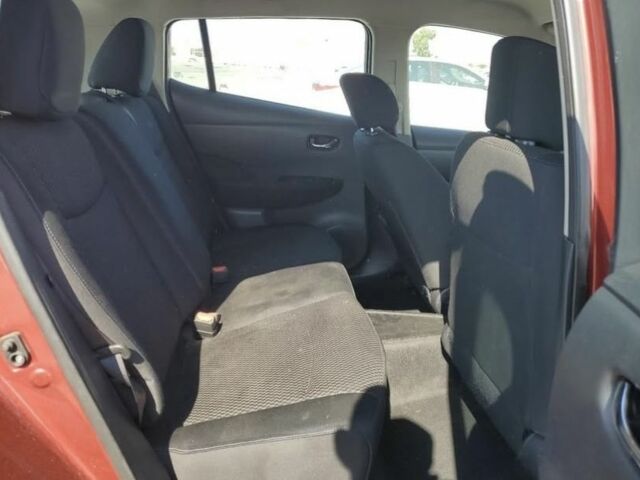 Красный Ниссан Лиф, объемом двигателя 0 л и пробегом 83 тыс. км за 4400 $, фото 9 на Automoto.ua