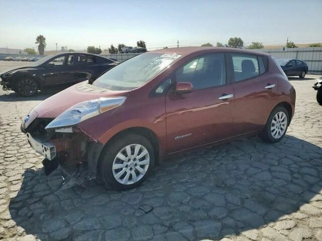 Красный Ниссан Лиф, объемом двигателя 0 л и пробегом 83 тыс. км за 4400 $, фото 7 на Automoto.ua