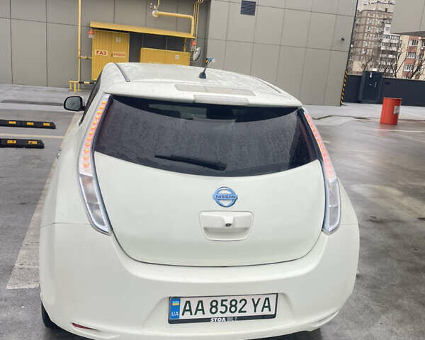 Ниссан Лиф, объемом двигателя 0 л и пробегом 102 тыс. км за 5400 $, фото 5 на Automoto.ua