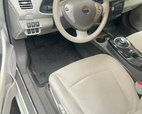 Ниссан Лиф, объемом двигателя 0 л и пробегом 102 тыс. км за 5400 $, фото 26 на Automoto.ua