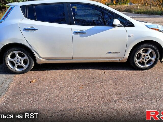 Ніссан Ліф 2013 у Кропивницькому (Кіровограді) на Automoto.ua Ніссан Ліф, об'ємом двигуна 80 л та пробігом 0 тис. км за 5600 $, фото 3 на Automoto.ua