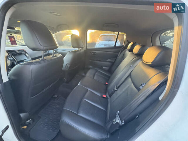 Ниссан Лиф 2014 в Луцке на Automoto.ua Ниссан Лиф, объемом двигателя 0 л и пробегом 117 тыс. км за 6000 $, фото 18 на Automoto.ua