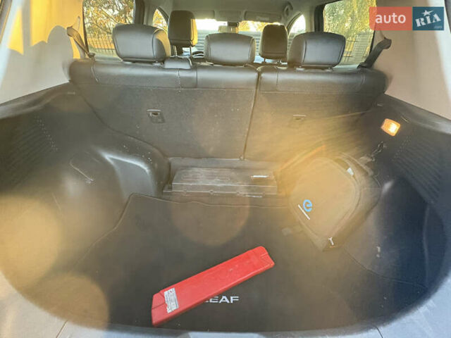 Ниссан Лиф 2014 в Луцке на Automoto.ua Ниссан Лиф, объемом двигателя 0 л и пробегом 117 тыс. км за 6000 $, фото 17 на Automoto.ua