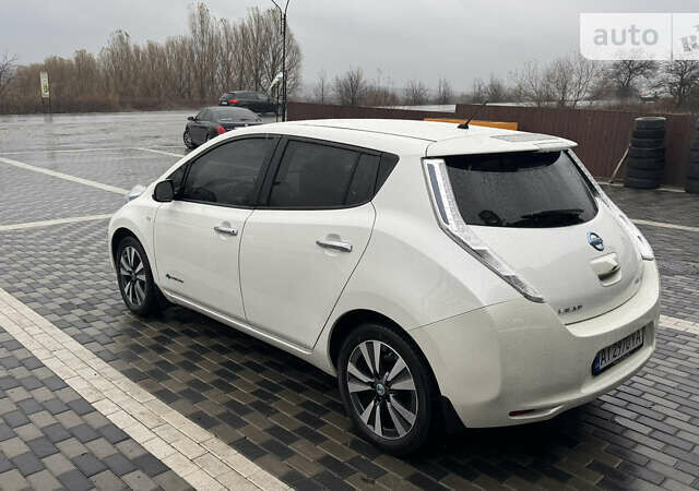 Ниссан Лиф, объемом двигателя 0 л и пробегом 83 тыс. км за 9200 $, фото 8 на Automoto.ua