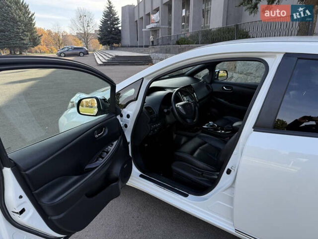 Ниссан Лиф, объемом двигателя 0 л и пробегом 144 тыс. км за 7100 $, фото 12 на Automoto.ua