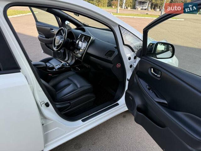 Ниссан Лиф, объемом двигателя 0 л и пробегом 144 тыс. км за 7100 $, фото 19 на Automoto.ua