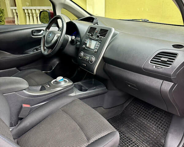 Ниссан Лиф, объемом двигателя 0 л и пробегом 97 тыс. км за 5900 $, фото 25 на Automoto.ua